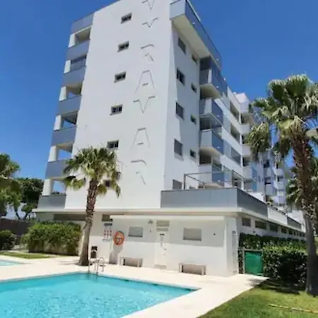 Con Piscina, Cerca Del Mar Y De 1 Centro Comercial Fuengirola
