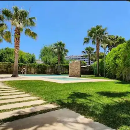 Apartment Con Piscina, Cerca Del Mar Y De 1 Centro Comercial